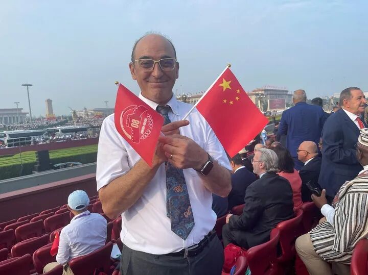 江蘇唯一外籍專家代表！愛(ài)笛無(wú)人機(jī)創(chuàng)始人郝睿德教授受邀參加九三閱兵觀禮
