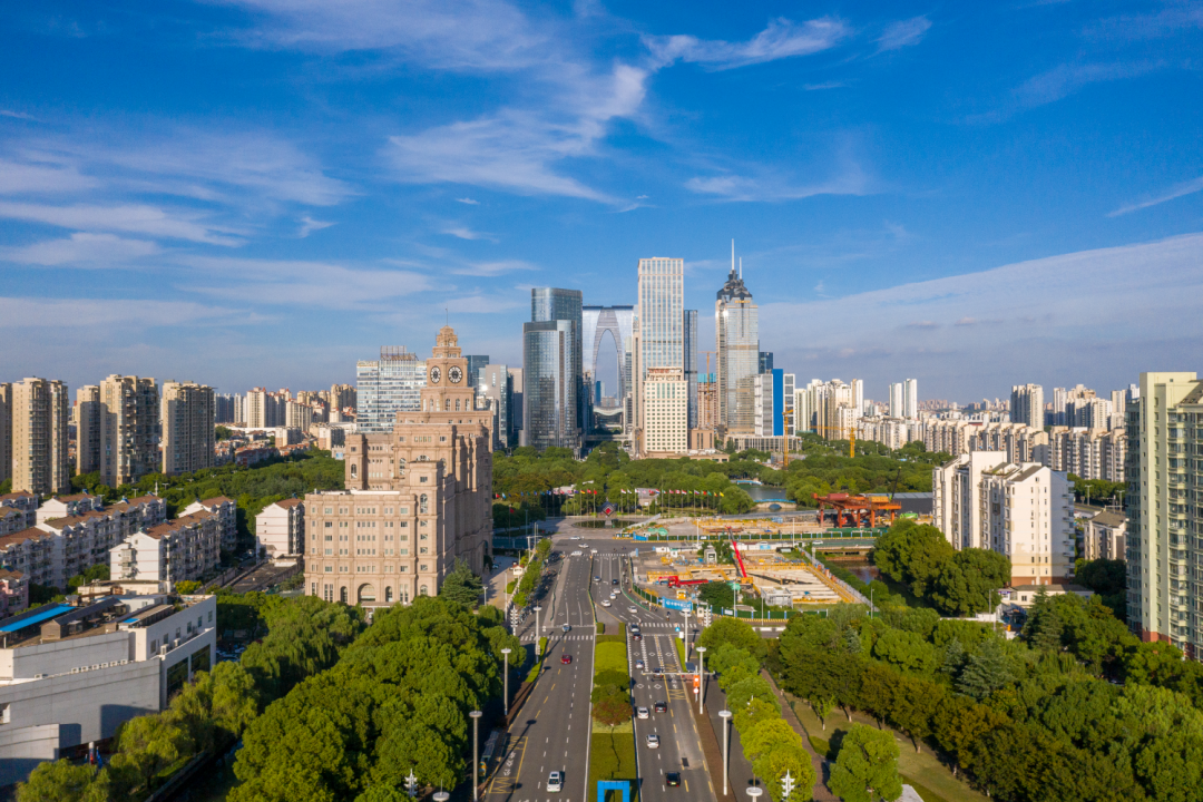 產(chǎn)業(yè)向“高”而攀?服務(wù)向“優(yōu)”而行